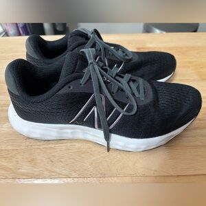 New Balance 520 Women's Size 8